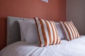 3 makuuhuonetta, silitysrauta/-lauta, ilmainen Wi-Fi, vuodevaatteet