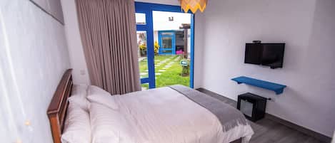 1 bedroom, Egyptian cotton sheets, premium bedding, down duvets