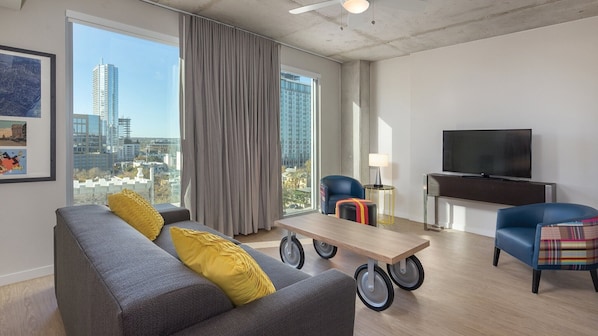 TV, video games, DVD player - Roomy Studio at Austin Resort! Complete with Rooftop Pool, Fire Pit, and More! (Austin)