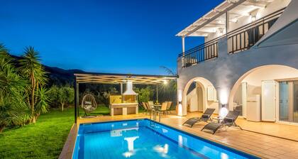 Kournas-sleeps8-parking-garden-pool-petfriendly