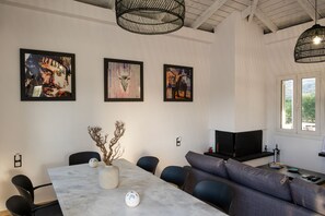 Villa | Dining