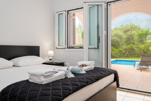 Villa | 3 bedrooms, iron/ironing board, free WiFi, bed sheets - Kournas-sleeps8-parking-garden-pool-petfriendly (Apokoronas)