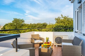 Villa | Property grounds - Kournas-sleeps8-parking-garden-pool-petfriendly (Apokoronas)