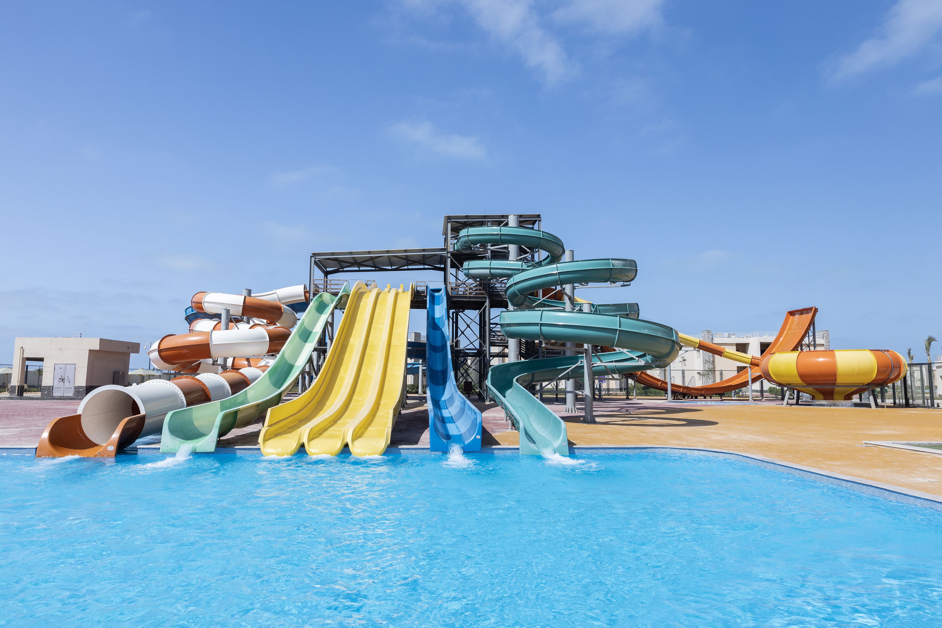 Piscine couverte, 2 piscines extérieures