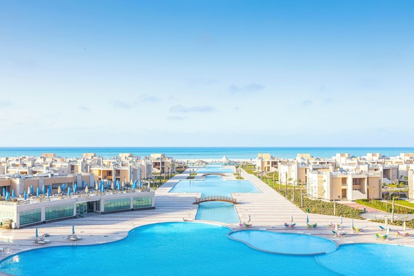 Indoor pool, 2 outdoor pools