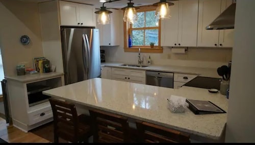 Located in beautiful/historic downtown Peninsula in the heart of a National Park