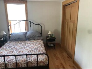 2 bedrooms, iron/ironing board, travel cot, free WiFi