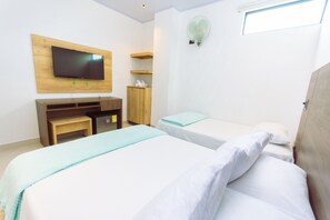 Standard Triple Room | Premium bedding, minibar, desk, free WiFi - Hotel Luna Verde By Del Toro (Puerto Triunfo)