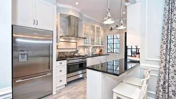 Apartemen | Dapur pribadi | Lemari es besar, microwave, oven, dan kompor