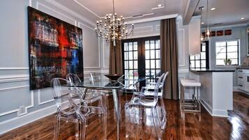 Apartemen | Makan di kamar