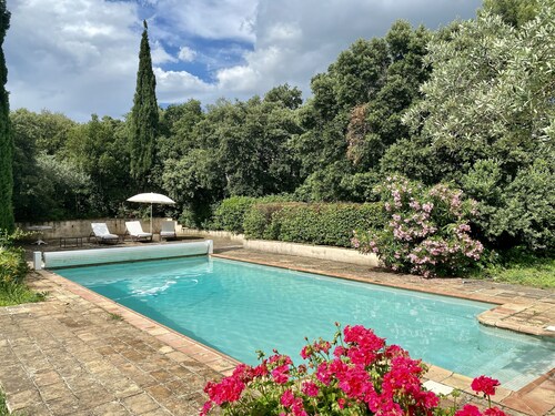 Villa Proche de Toutes Commodités Dans un Environnement Calme et Fleuri