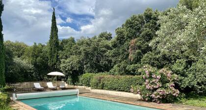 Villa Proche de Toutes Commodités Dans un Environnement Calme et Fleuri