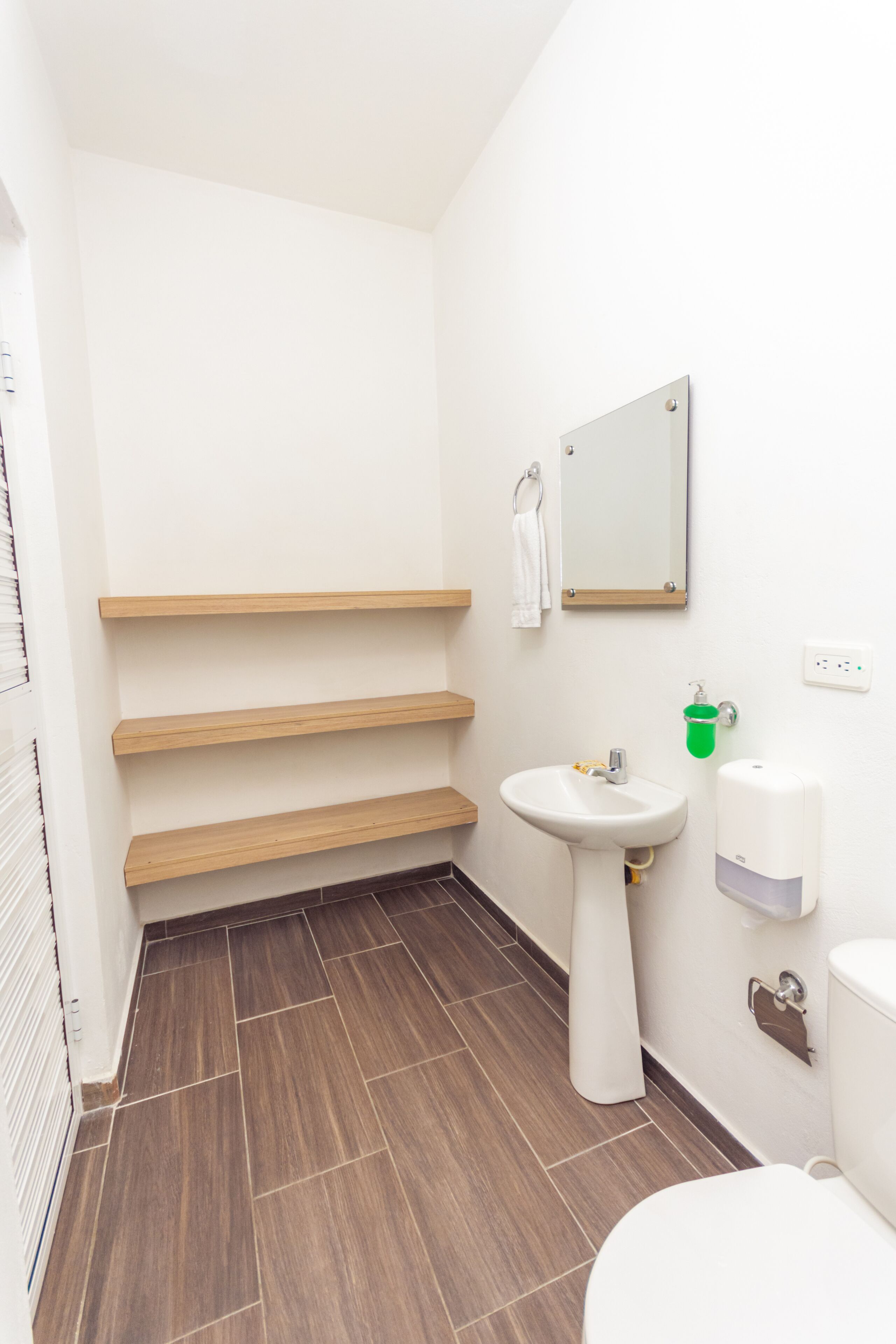 Standard Quadruple Room | Bathroom