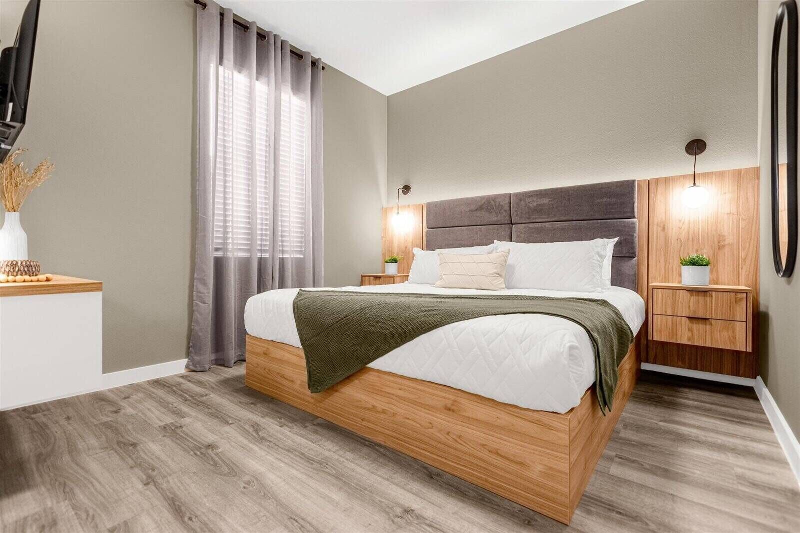 3 habitaciones, tabla de planchar con plancha, wifi y ropa de cama 