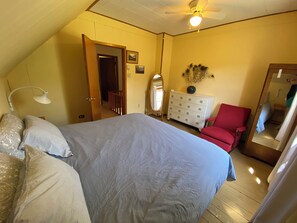 4 Schlafzimmer, Schreibtisch, Bügeleisen/Bügelbrett, kostenloses WLAN