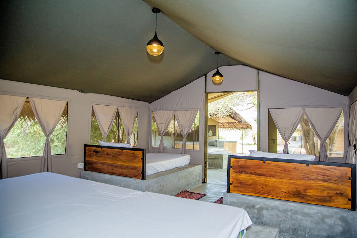 1 bedroom, individually furnished, laptop workspace, bed sheets