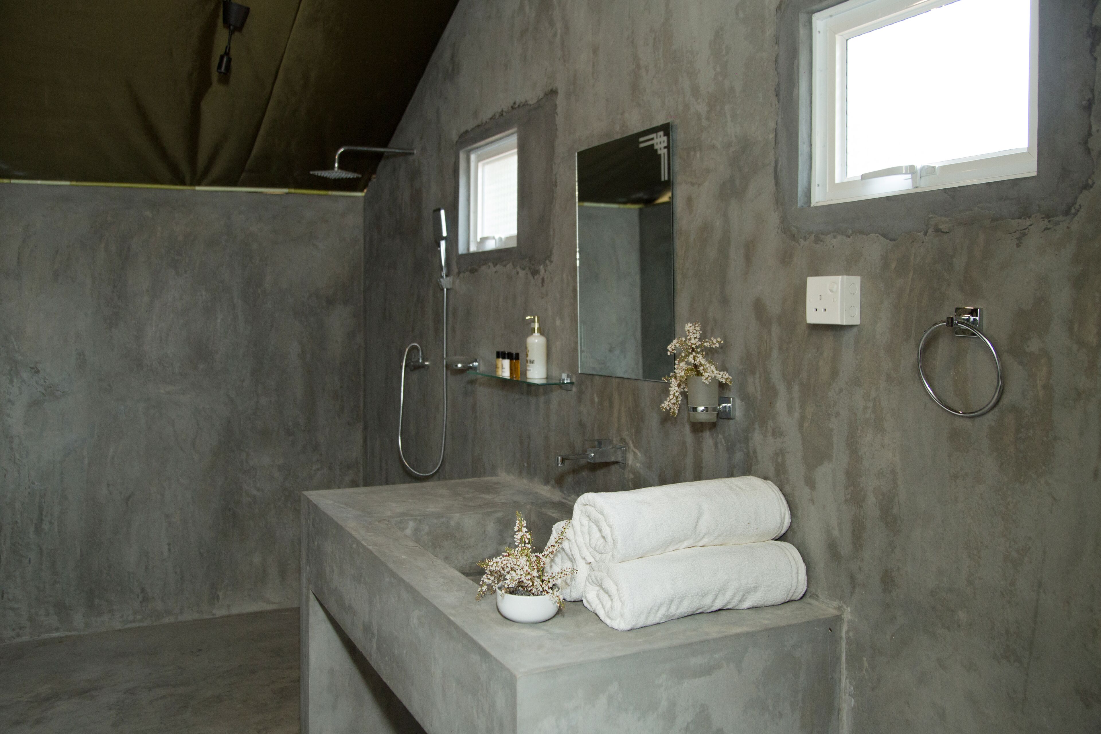 Dusche, Regendusche, Bidet, Handtücher