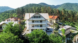 Front of property - Natali Hotel (Borjomi)