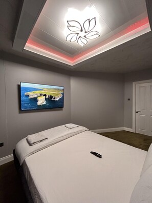 Apartment | 2 bedrooms, free WiFi, bed sheets