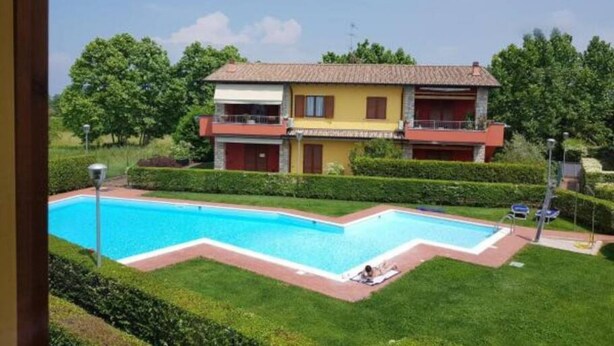 Unclassified image, 1 of 24, button - Gardapartments - Artists (Desenzano del Garda)