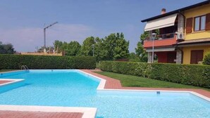 Unclassified image, 5 of 24, button - Gardapartments - Artists (Desenzano del Garda)