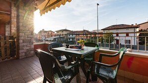 Unclassified image, 4 of 24, button - Gardapartments - Artists (Desenzano del Garda)