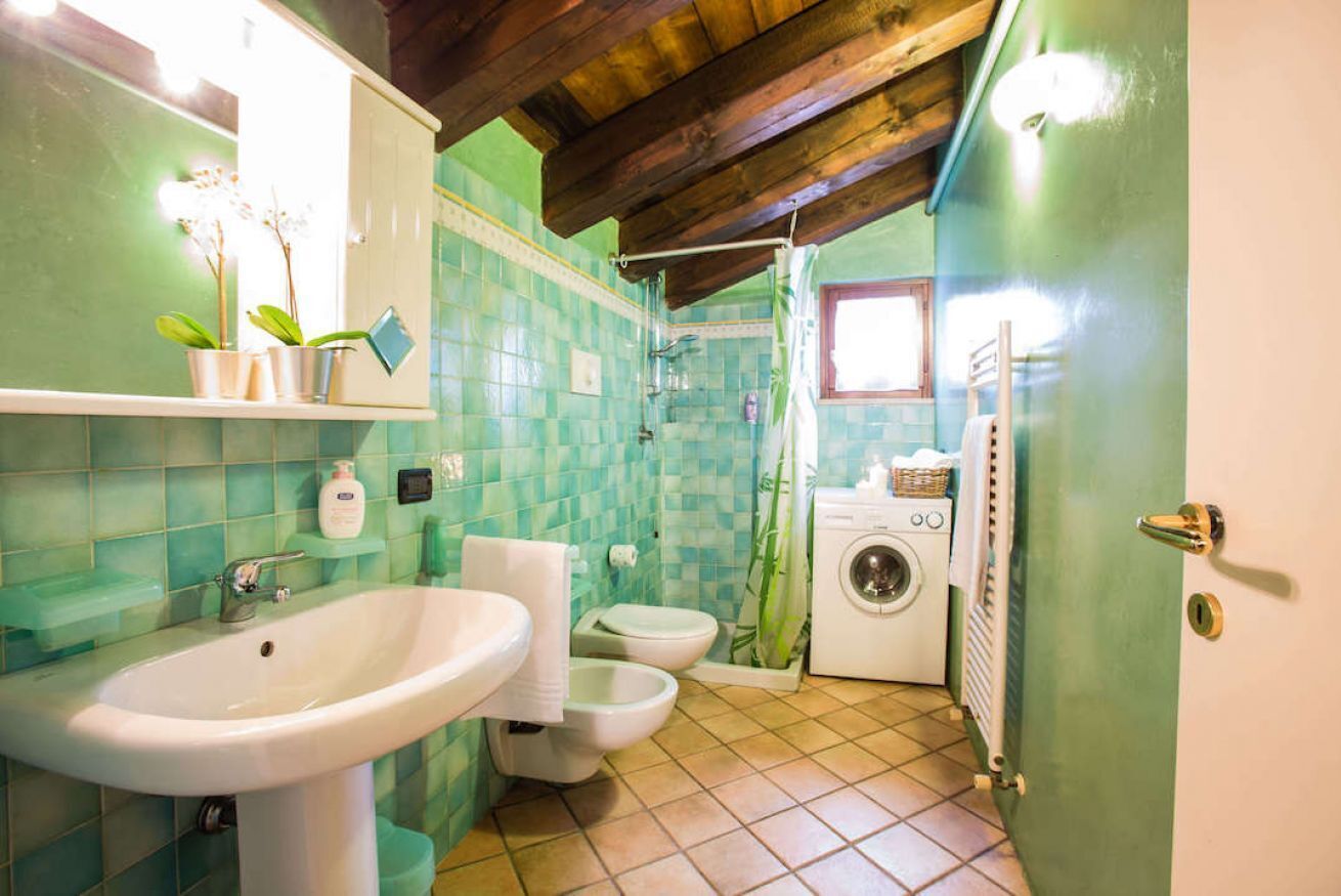 Doccia, asciugacapelli, bidet, asciugamani