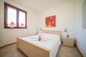 2 bedrooms, WiFi, bed sheets