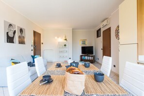 Dining - Gardapartments - Source 17 (Sirmione)