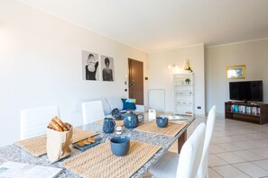 Dining - Gardapartments - Source 17 (Sirmione)