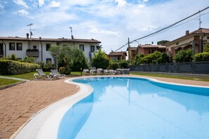 Pool - Gardapartments - Coast (Desenzano del Garda)