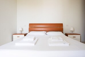 Room - Gardapartments - Coast (Desenzano del Garda)
