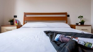 Room - Gardapartments - Marconi city center (Desenzano del Garda)