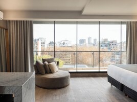 1-cm TV with cable channels