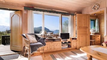 Cabin | Living area | Fireplace