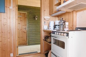 Kylskåp, mikrovågsugn, ugn och spishäll