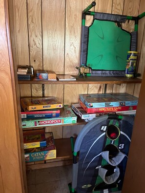 Games room - Traditional Lake Muskoka Cottage (Gravenhurst)