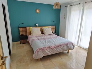 4 chambres, fer et planche à repasser, Wi-Fi gratuit, draps fournis