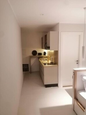 Apartment | Dapur peribadi | Peti sejuk, ketuhar gelombang mikro, dapur, cerek elektrik