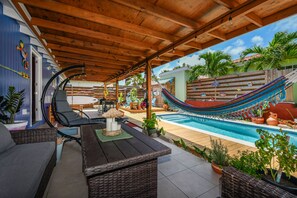 Pool - Villa Canucku (oranjstad)