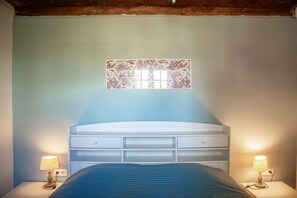 2 bedrooms, iron/ironing board, travel cot, free WiFi