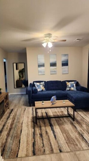 Living area - Cottages at Filbin Creek - Unit B (North Charleston)