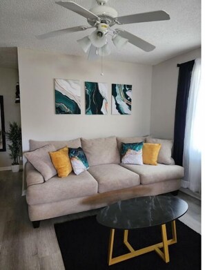 Living area - Cottages at Filbin Creek - Unit C (North Charleston)