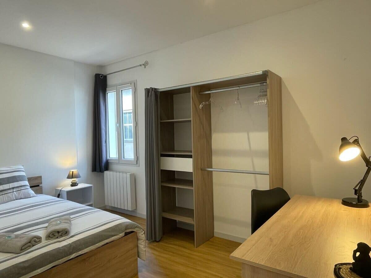 3 bedrooms, iron/ironing board, WiFi, bed sheets