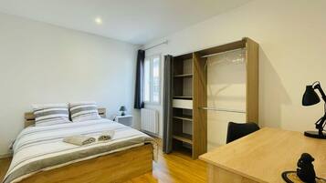 3 chambres, fer et planche à repasser, Wi-Fi, draps fournis