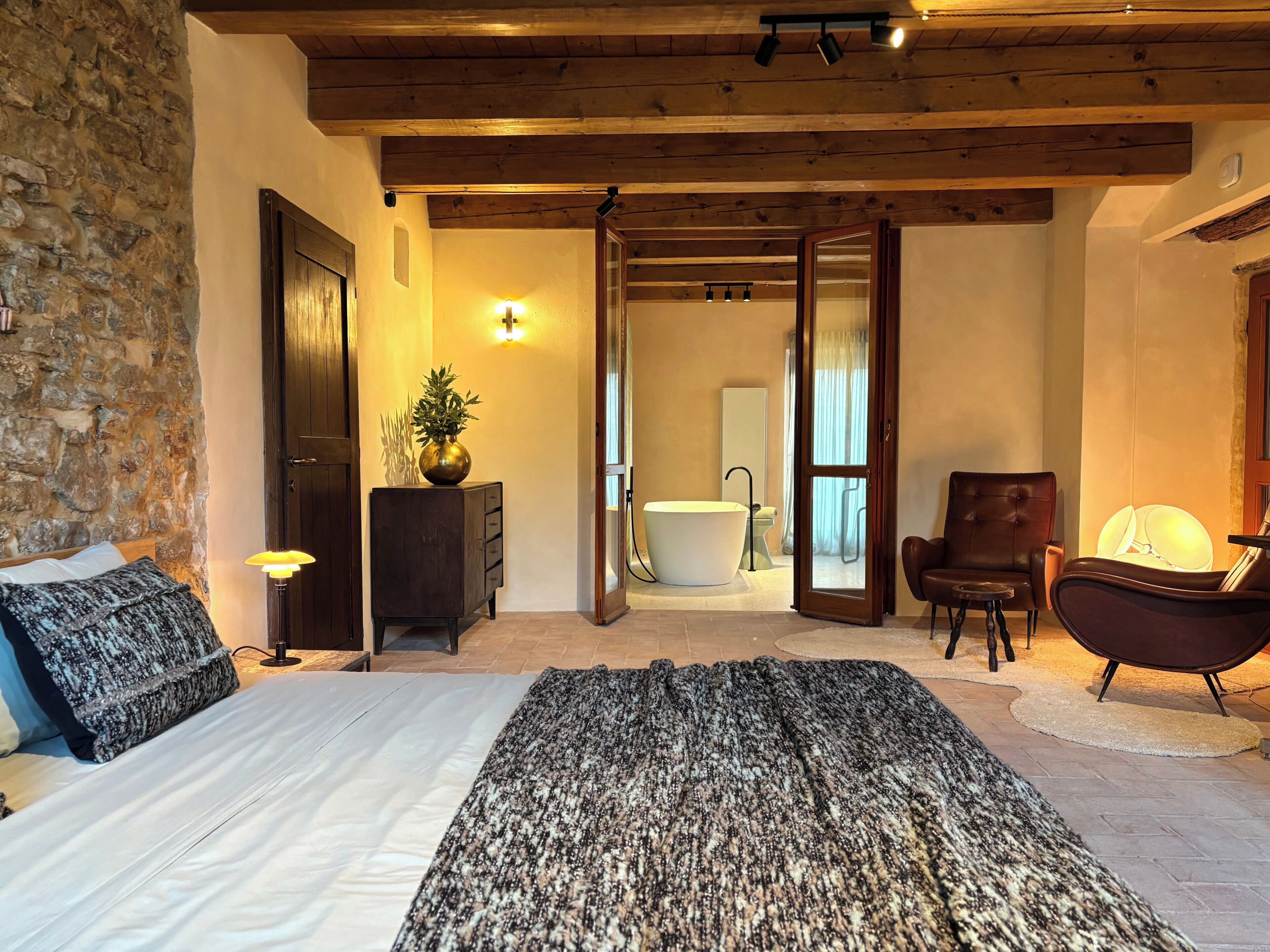 Suite Deluxe, 1 letto king, terrazzo, vista vigneti | Biancheria da letto di alta qualità, con stile personalizzato