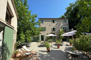 Front of property - Villa Verdicchio - B&B with wellness for winelovers (Cupramontana)