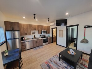 Fridge, microwave, oven, stovetop - Mini modern lifestyle (Tacoma)