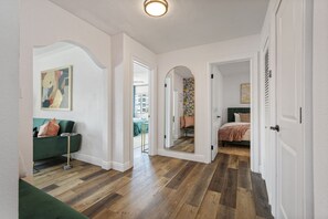 2 dormitoris, escriptori, planxa i posts de planxar i wifi gratuïta