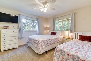 3 bedrooms, desk, iron/ironing board, WiFi - Walk to North Myrtle Beach: Family-Friendly Home! (North Myrtle Beach)